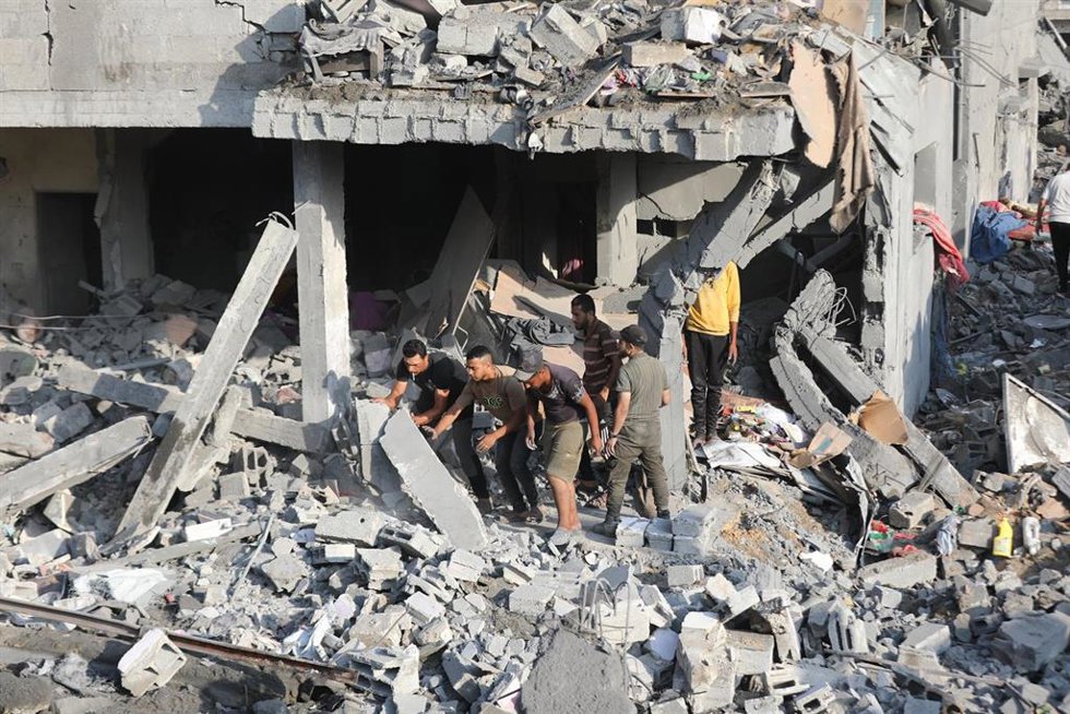 Daños materiales por un bombardeo lanzado el 16 de julio de 2026 por Israel contra la Franja de Gaza, a pesar del alto el fuego pactado en octubre de 2025