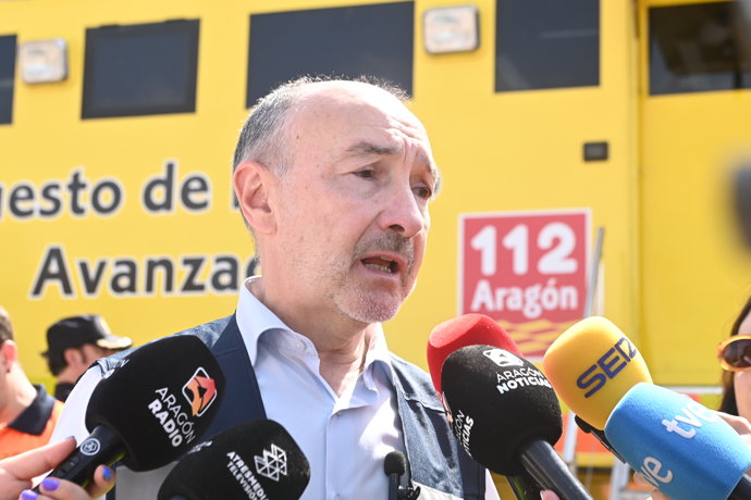 El delegado del Gobierno en Aragón, Fernando Beltrán, en el Puesto de Mando Avanzado en Farasdués (Zaragoza).