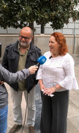El diputado andaluz de Por Andalucía, Rafael Sánchez Rufo, y la coordinadora de IU en Granada, Mari Carmen Pérez.