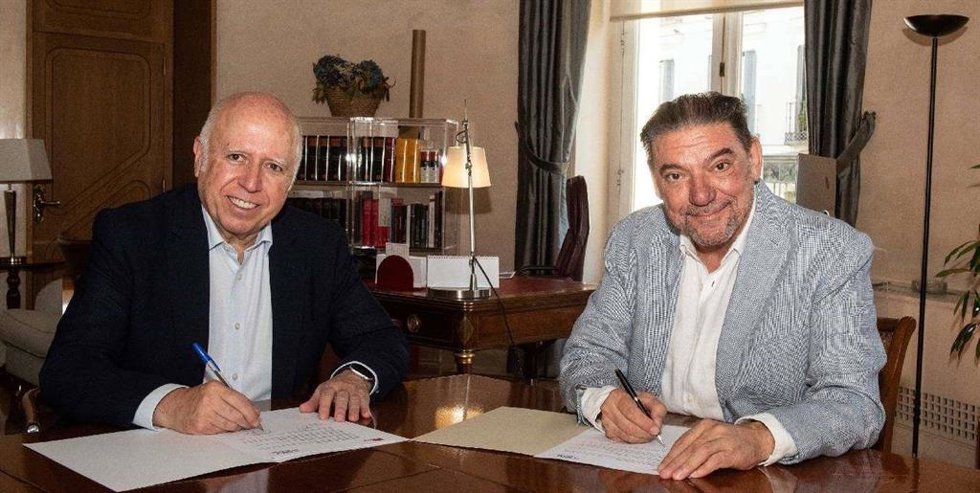 De izquierda a derecha, el vicepresidente de Fundación SIFU, Hilario Albarracín y el presidente de SGAE, Antonio Onetti, en la sede de la entidad en Madrid.