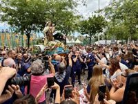 Igual participa en la celebración de la misa y procesión terrestre de la Virgen del Carmen en el Barrio Pesquero