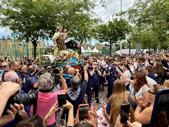 Procesión terrestre de la Virgen del Carmen en el Barrio Pesquero de Santander