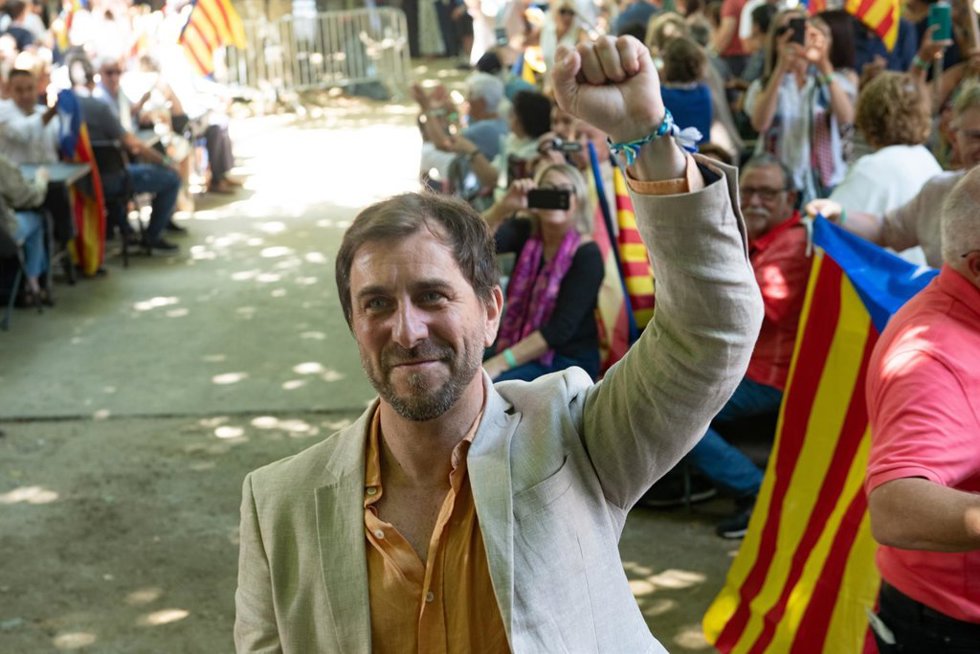 Archivo - El vicepresidente del Consell de la República y eurodiputado de Junts, Toni Comín, durante la celebración del V aniversario de Junts, en la plaza Firal de Prats de Molló, a 27 de julio de 2025, en Prats de Molló (Francia). La cita marca cinco añ