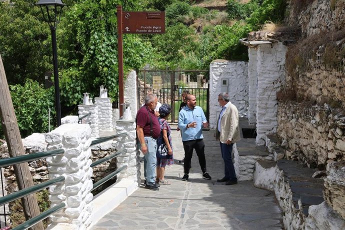El subdelegado del Gobierno en Granada, José Antonio Montilla, visita Pampaneira.