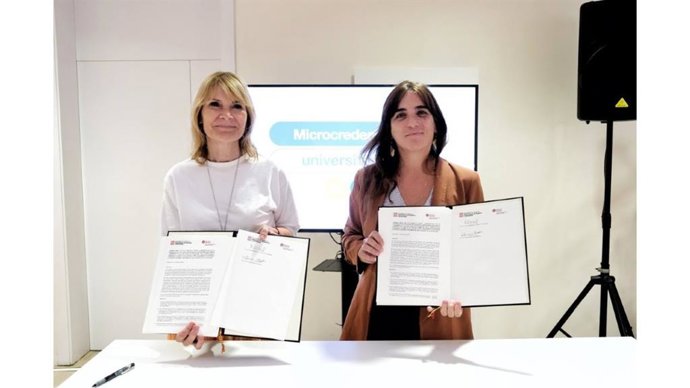 Moret y Montserrat en la firma del convenio