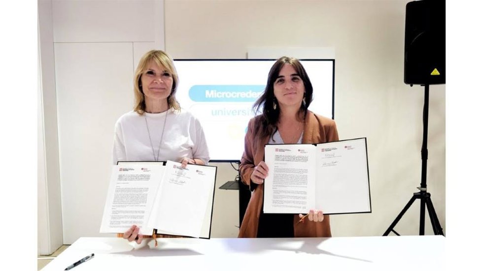 Moret y Montserrat en la firma del convenio