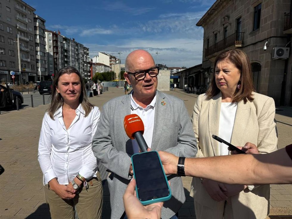 El subdelegado del Gobierno en Ourense, Eladio Santos, asegura que "hay muchas tareas pendientes" de Xunta y Diputación de Ourense en la prevención de incendios