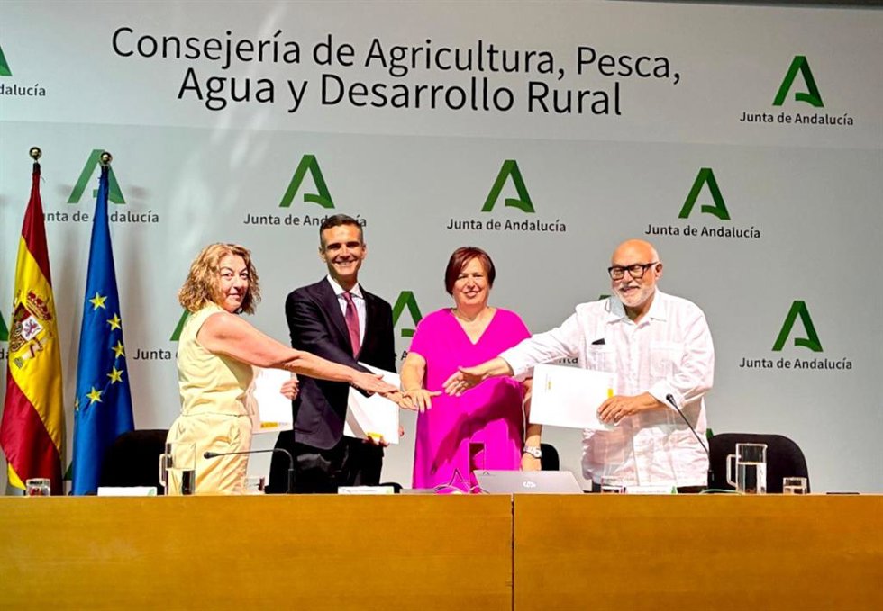 Imagen de la firma de los convenios