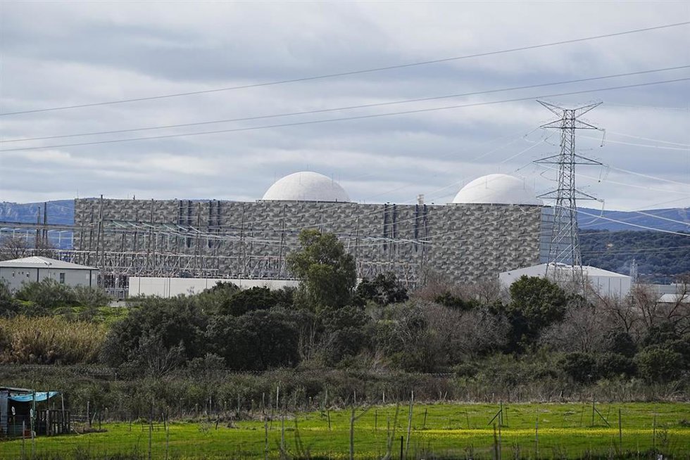 Archivo - Vista de la central nuclear de Almaraz, a 16 de febrero de 2026, en Navalmoral de la Mata, Cáceres, Extremadura (España). 