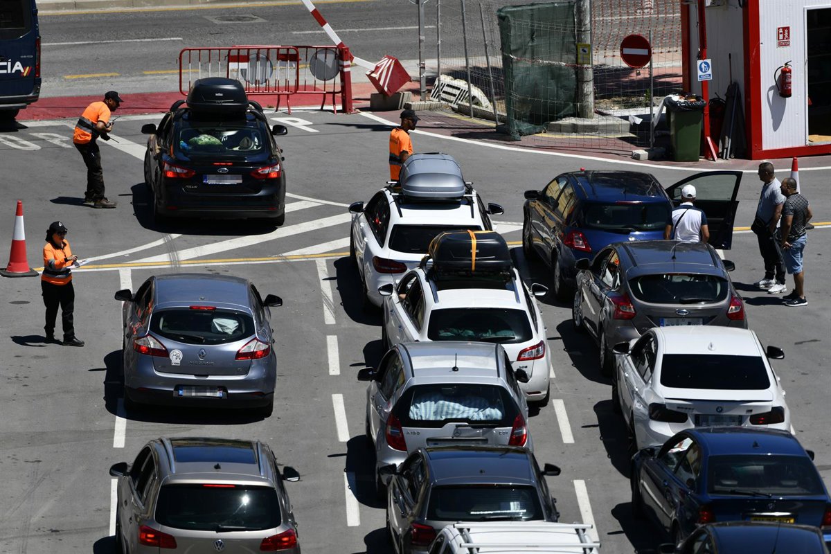 La Operación Paso del Estrecho supera los 640.000 pasajeros y 160.000 vehículos durante el primer mes