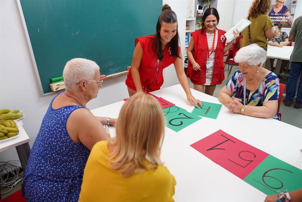 Participantes en el encuentro intergeneracional organizado por Cruz Roja.