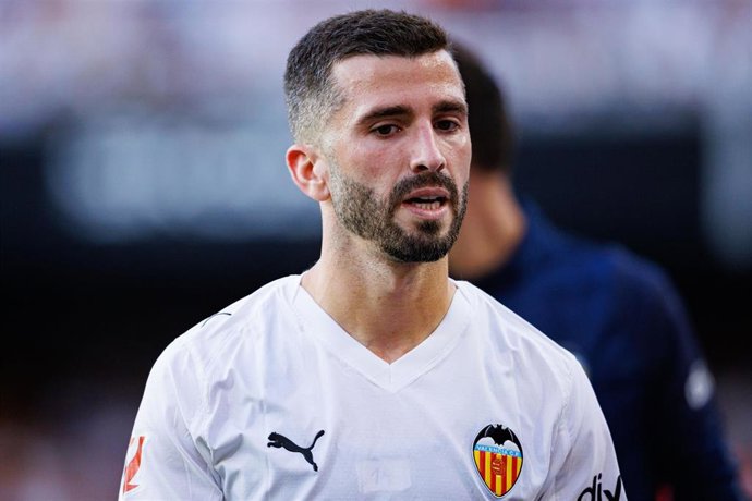 Archivo - El lateral izquierdo español José Gayà en el partido Valencia CF - Rayo Vallecano de LaLiga EA Sports.