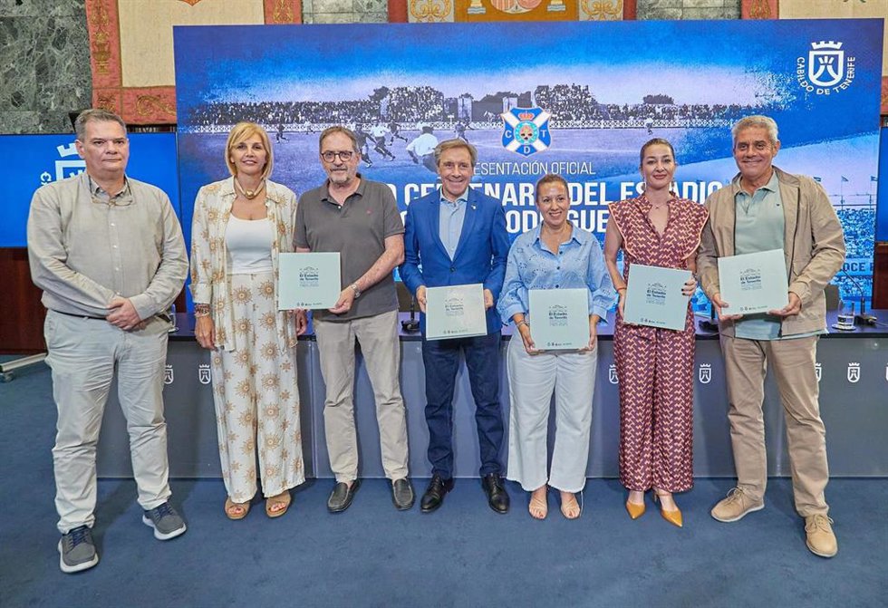 Presentación del libro conmemorativo con motivo del centenario del Heliodoro Rodríguez López