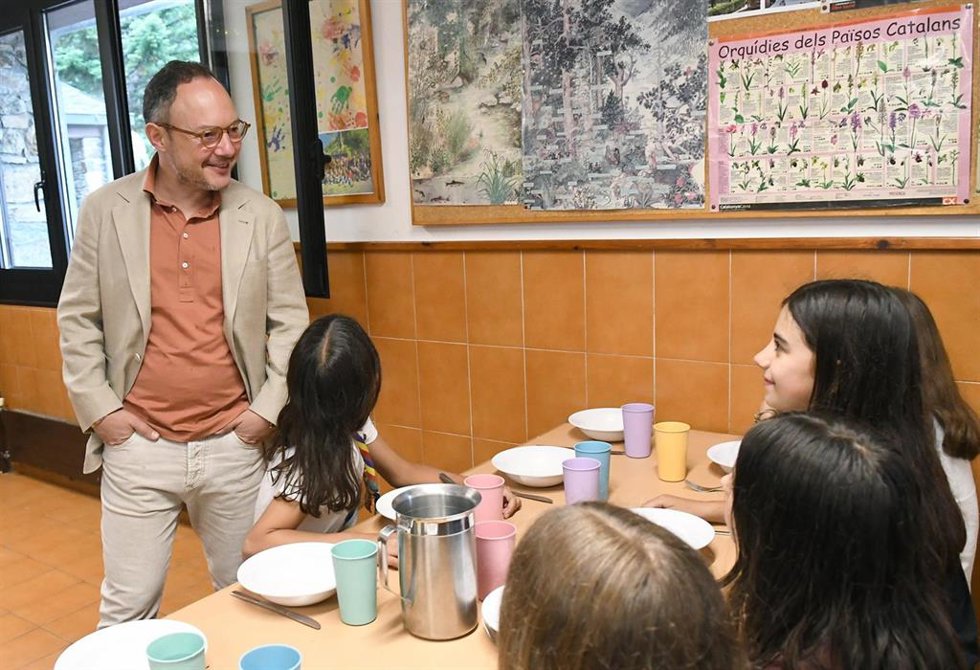 Espot ha hablado de la decisión del Consejo de la UE durante la tradicional visita a las colonias de Aina