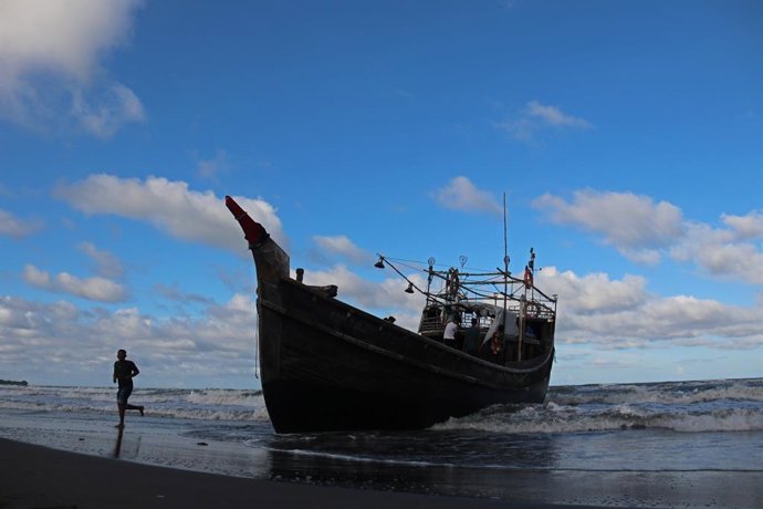 November 19, 2023, Pidie, Aceh, Indonesia: Residents board a stranded boat used by newly arrived Rohingya refugees in Kulee Village, Pidie regency, Aceh province, Indonesia on Sunday, November 19, 2023. The 241 Rohingya refugees, consisting of men, women 