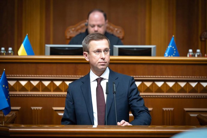 El nuevo primer ministro de Ucrania, Serhi Koretski, ante el Parlamento ucraniano.