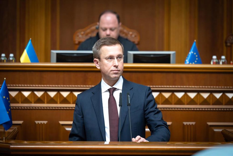 El nuevo primer ministro de Ucrania, Serhi Koretski, ante el Parlamento ucraniano.