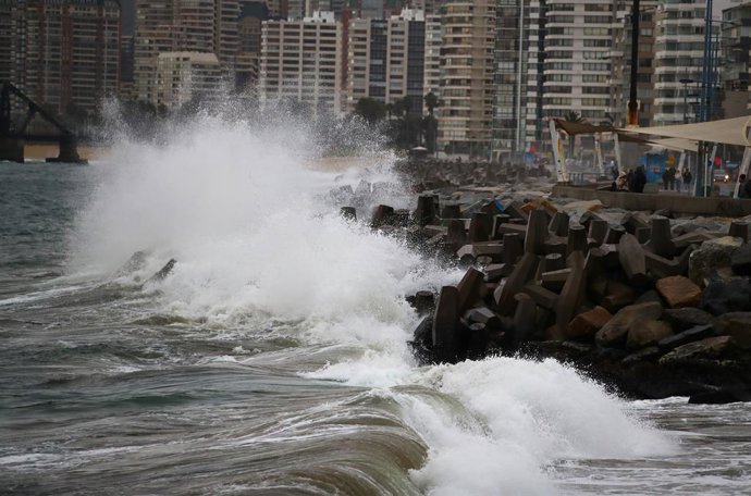 Viña del Mar  15 de Julio de 2026  Marejadas en el borde costero de la Región de Valparaiso,  en el marco del frente de mal tiempo que afectara al país.  Manuel Lema/ Aton Chile
