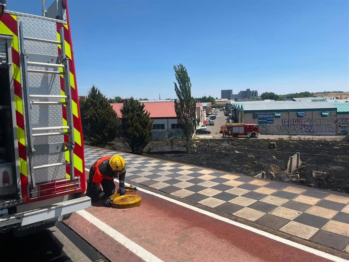 Sofocado un incendio una zona de matorral y pasto de la Ronda Oeste de Cuenca