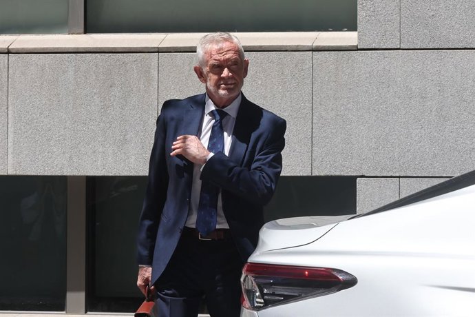 El director adjunto operativo (DAO) del Instituto Armado, Manuel Llamas, a su salida de la Audiencia Nacional, a 16 de julio de 2026, en Madrid (España). 