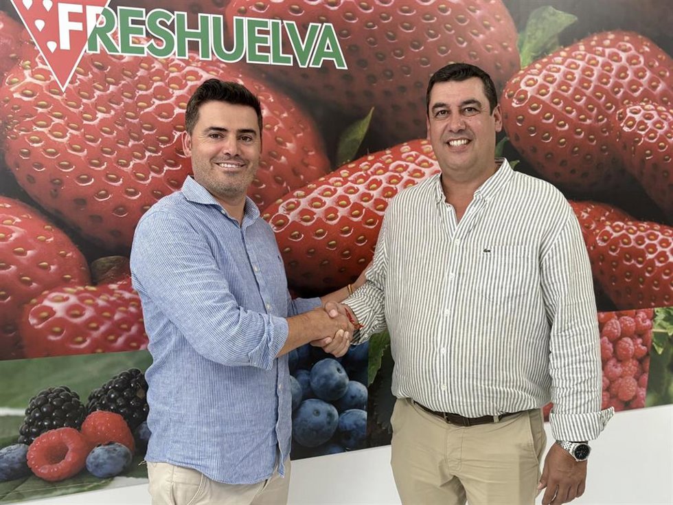 José Antonio Martín (izquierda) es elegido nuevo presidente de Freshuelva.