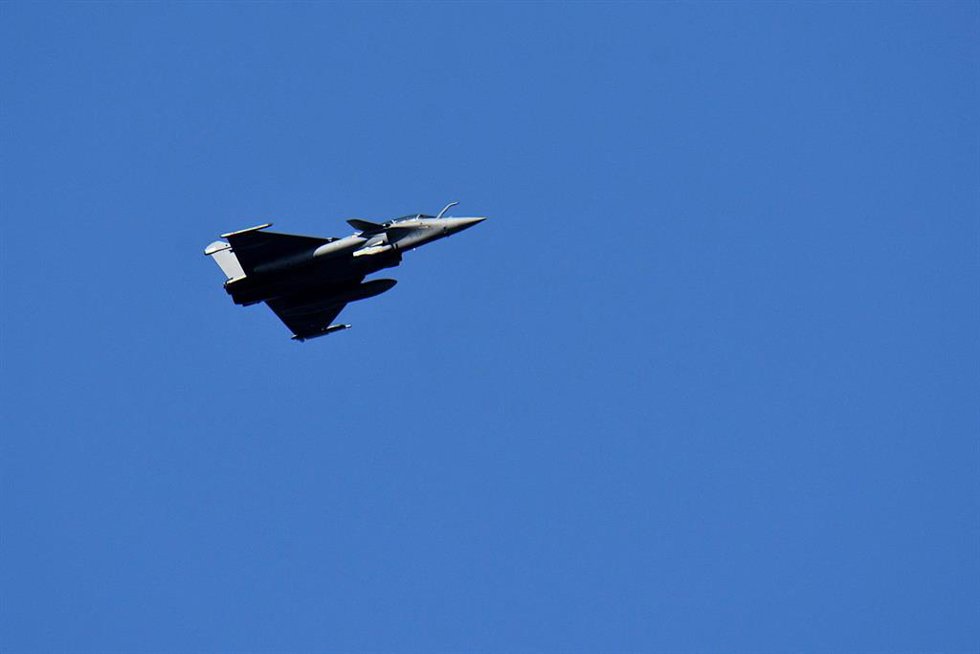 Un caza francés 'Rafale' sobrevolando el espacio aéreo.