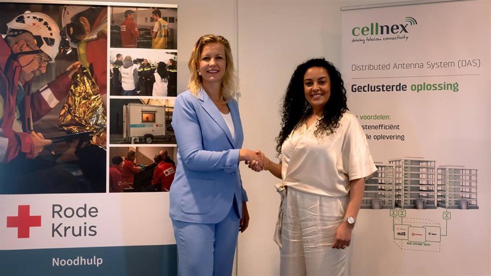 La ceo de Cellnex Netherlands, Marga Buijs, y la ssociation Manager Netherlands Red Cross,  Noura Assakkali-Elkasmi