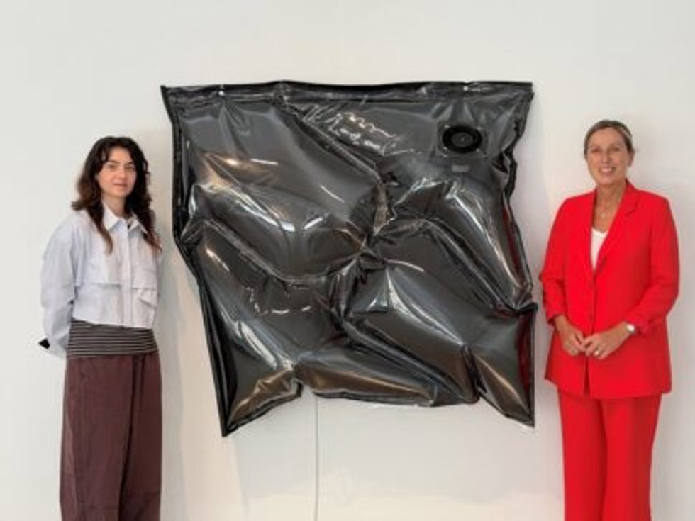 Vitoria-Gasteiz presenta una exposición que reflexiona sobre los apoyos y las relaciones humanas