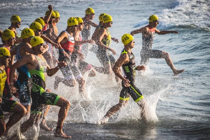 Esportistes en un triatló