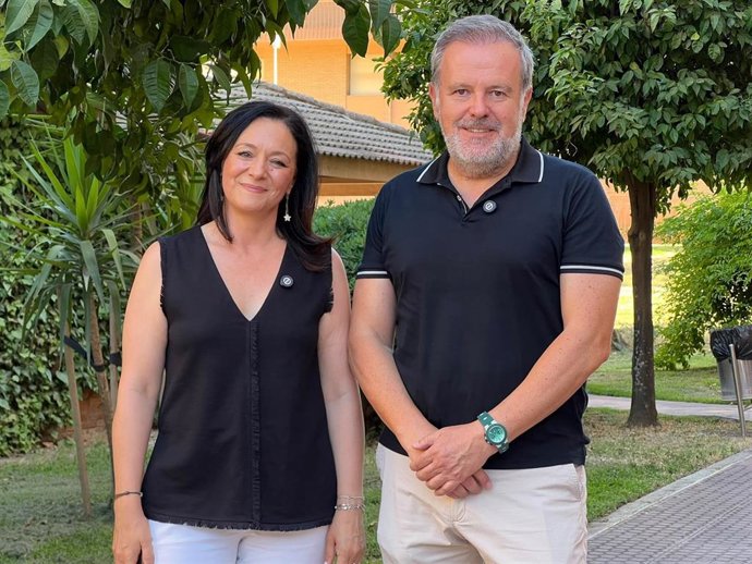 La secretaria general del PSOE de Córdoba, Rafi Crespín, y el portavoz socialista en el Ayuntamiento de Lucena, Paco Algar.