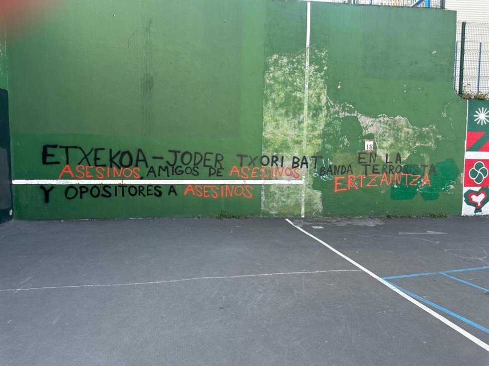 Pintas amenazantes contra la Ertzaintza en Getxo
