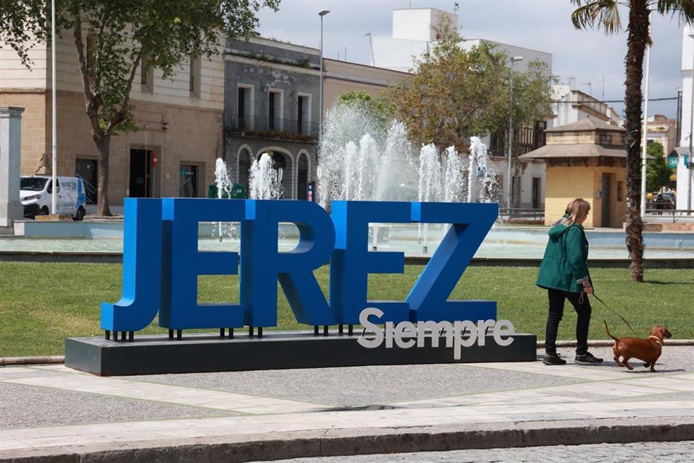 Archivo - Imagen de una plaza de Jerez.