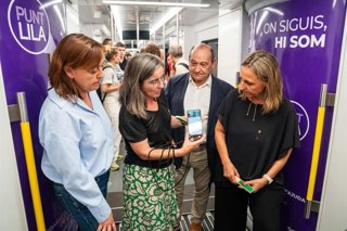 La consellera de Territori, Habitatge i Transició Ecològica, Sílvia Paneque; la consellera d'Igualtat i Feminisme, Eva Menor, i el president d'FGC, Carles Ruiz