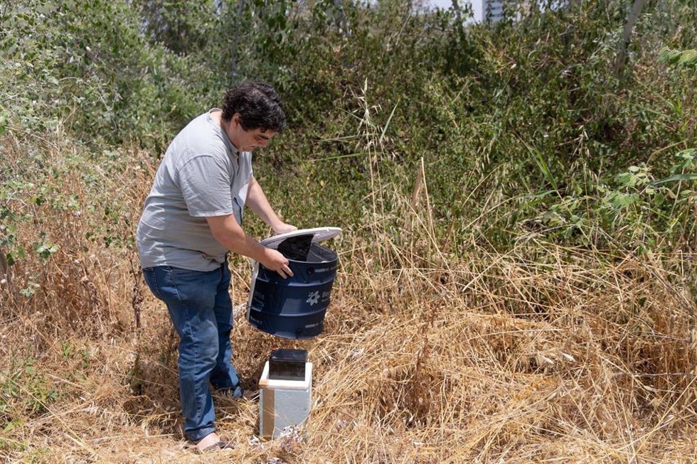 Archivo - Una de las trampas instaladas por la Junta contra el mosquito del Virus del Nilo Occidental. Archivo.