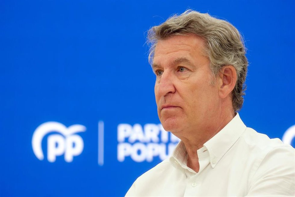 Archivo - El presidente del Partido Popular, Alberto Núñez Feijóo, durante una entrevista para Europa Press, en la sede autonómica del PPdeG, a 12 de agosto de 2025, en Santiago de Compostela, A Coruña, Galicia (España). Núñez Feijóo es funcionario del Cu