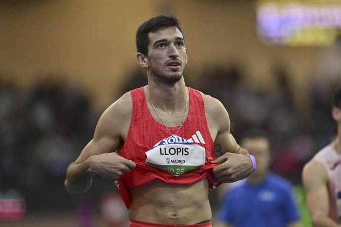 Archivo - Enrique Llopis, después de una carrera.