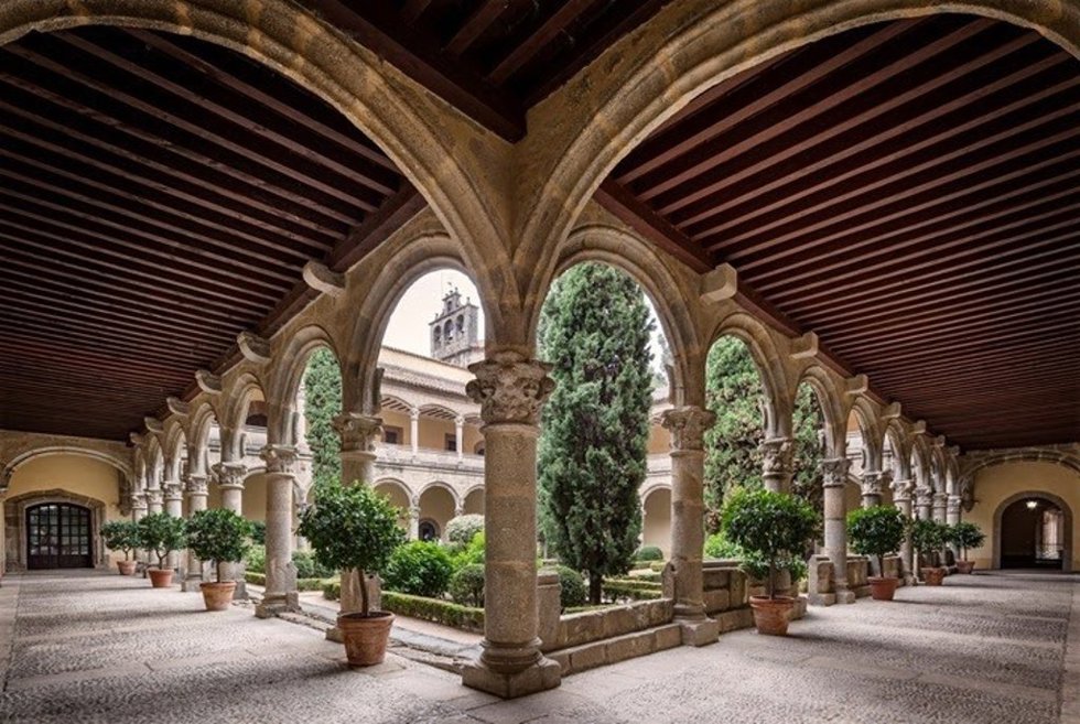 Archivo - Claustro del Monasterio de Yuste