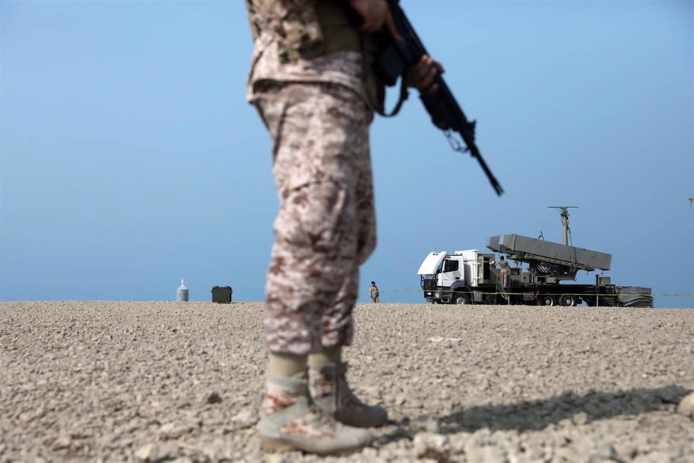 Archivo - Un sistema de misiles iraní durante ejercicios militares en una ubicación no revelada en el sur de Irán