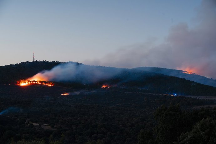 Vista del incendio de Lozoyuela, a 16 de julio de 2026, en Lozoyuela, Madrid (España).
