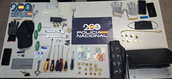 Herramientas incautadas a dos sospechosos de robar con fuerza en un establecimiento de Chamberí (Madrid)