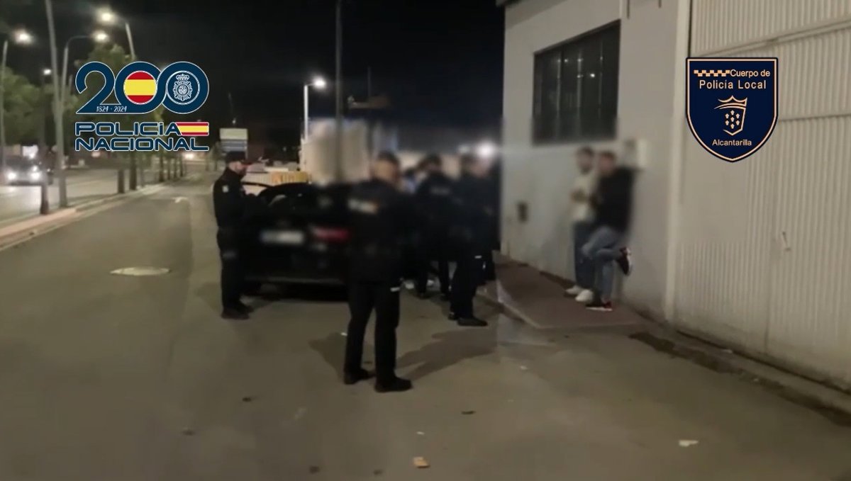 Tres detenidos y 86 identificados en un operativo policial en una decena de locales de Alcantarilla