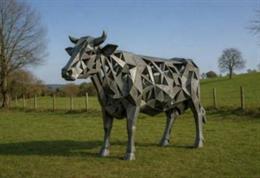 Infografía de la escultura de una vaca de gran formato que se pretende instalar en Castanedo