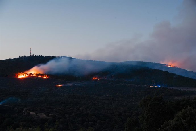 Imagem do incêndio em Lozoyuela, em 16 de julho de 2026, em Lozoyuela, Madri (Espanha). A Agência de Segurança e Emergências de Madri 112 (ASEM112) ativou a Situação Operacional 2 do Plano de Proteção Civil contra Incêndios Florestais da Comunidade