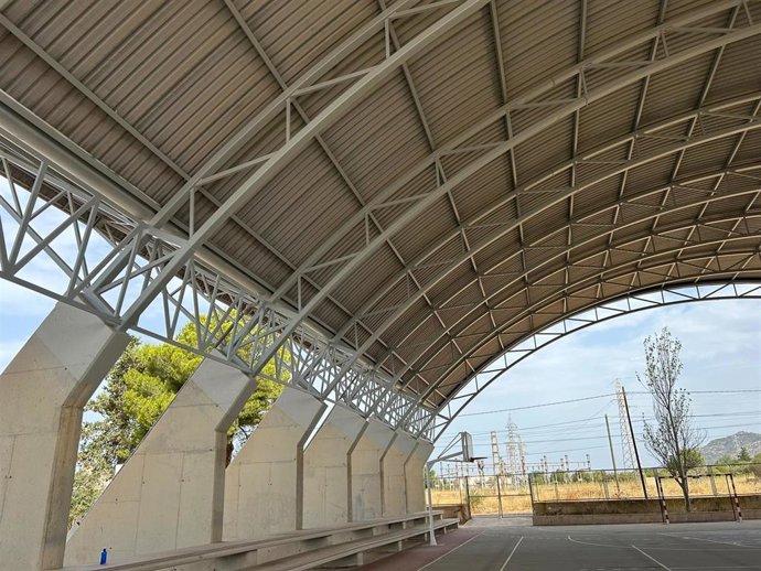 Cubierta de la pista deportiva del IES Llucmajor