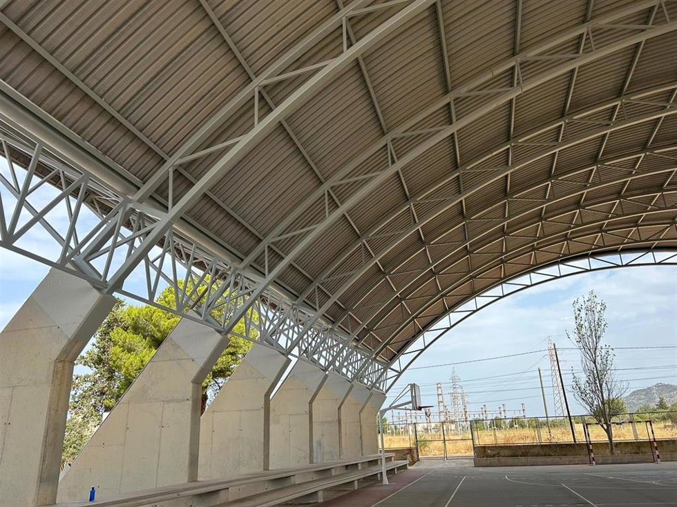 Cubierta de la pista deportiva del IES Llucmajor