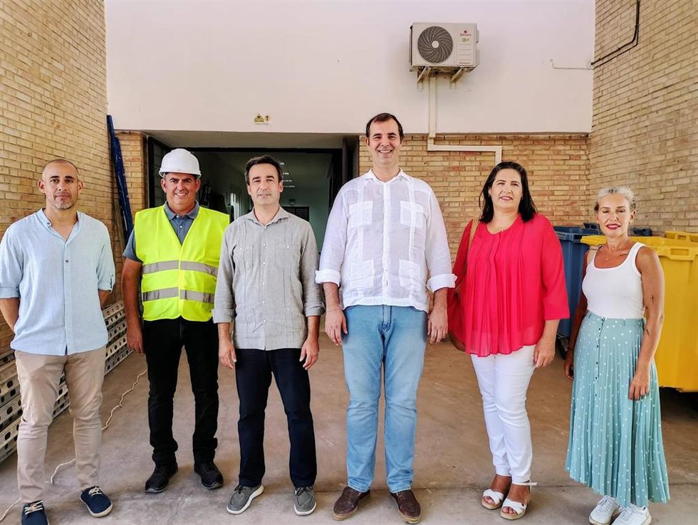 Visita del delegado de Desarrollo Educativo y Formación Profesional y de Universidad, Investigación e Innovación en Huelva, Carlos Soriano, a centros educativos de Trigueros.
