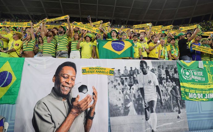 Archivo - Banner to Pele during the FIFA World Cup 2022, Round of 16 football match between Brazil and Korea Republic on December 5, 2022 at Stadium 974 in Doha, Qatar - Photo Sebastian El-Saqqa / firo sportphoto / DPPI