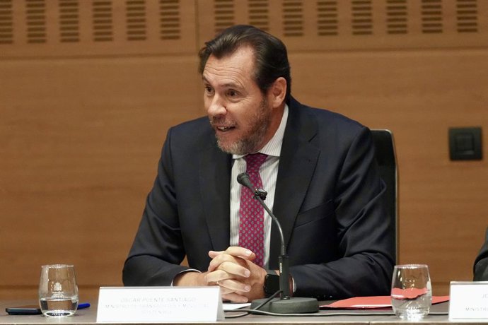 O ministro dos Transportes e Mobilidade Sustentável, Óscar Puente, durante a apresentação do plano de negócios da fabricante de baterias Gotion, em 1º de julho de 2026, em Valladolid, Castela e Leão (Espanha). A multinacional chinesa Gotion High-Tech lev