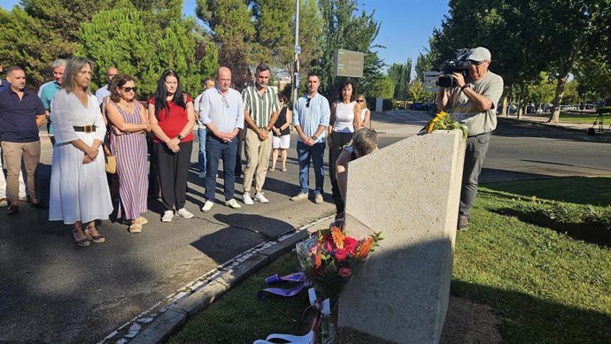 Guadalajara recuerda a las 11 víctimas de Riba de Saelices.