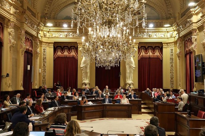 Archivo - Pleno del Parlament.